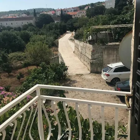 Apartment Kuca Keka Supetar